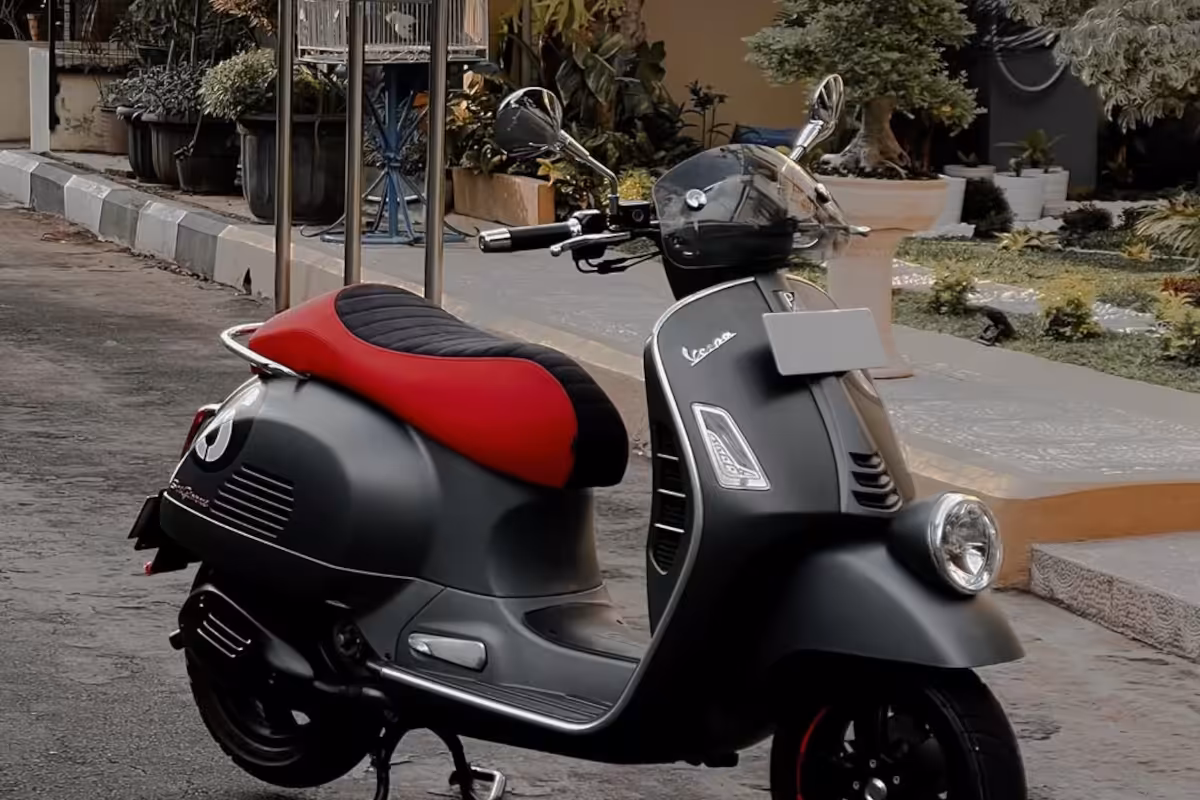 SATYA SEAT signature custom Vespa seat